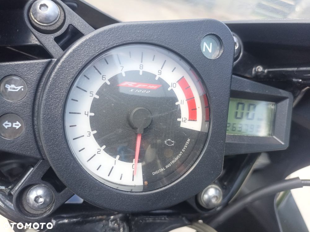 Yamaha TZR - 8