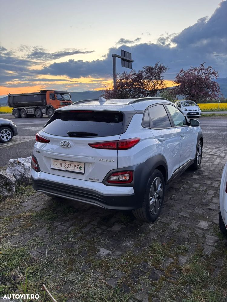 Hyundai KONA Premium - 5