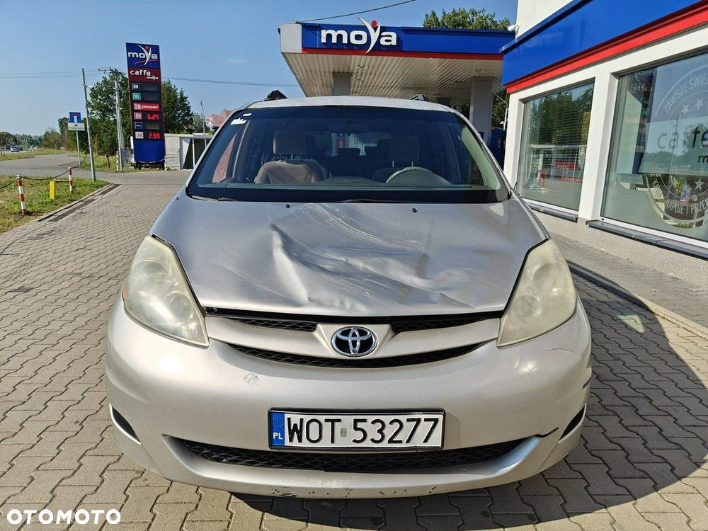 Toyota Sienna - 8