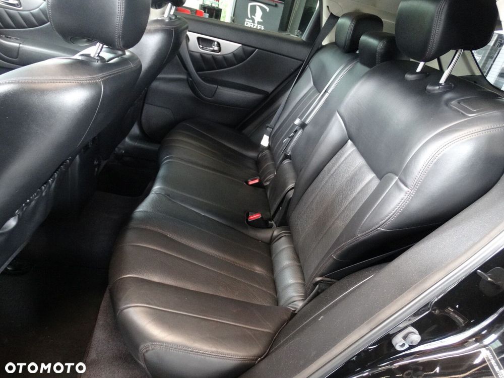 Infiniti QX70 - 10