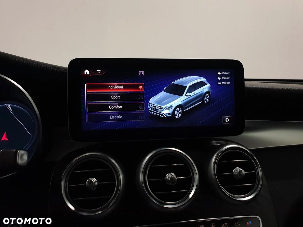 Mercedes-Benz GLC 300 de 4Matic 9G-TRONIC AMG Line Plus - 21