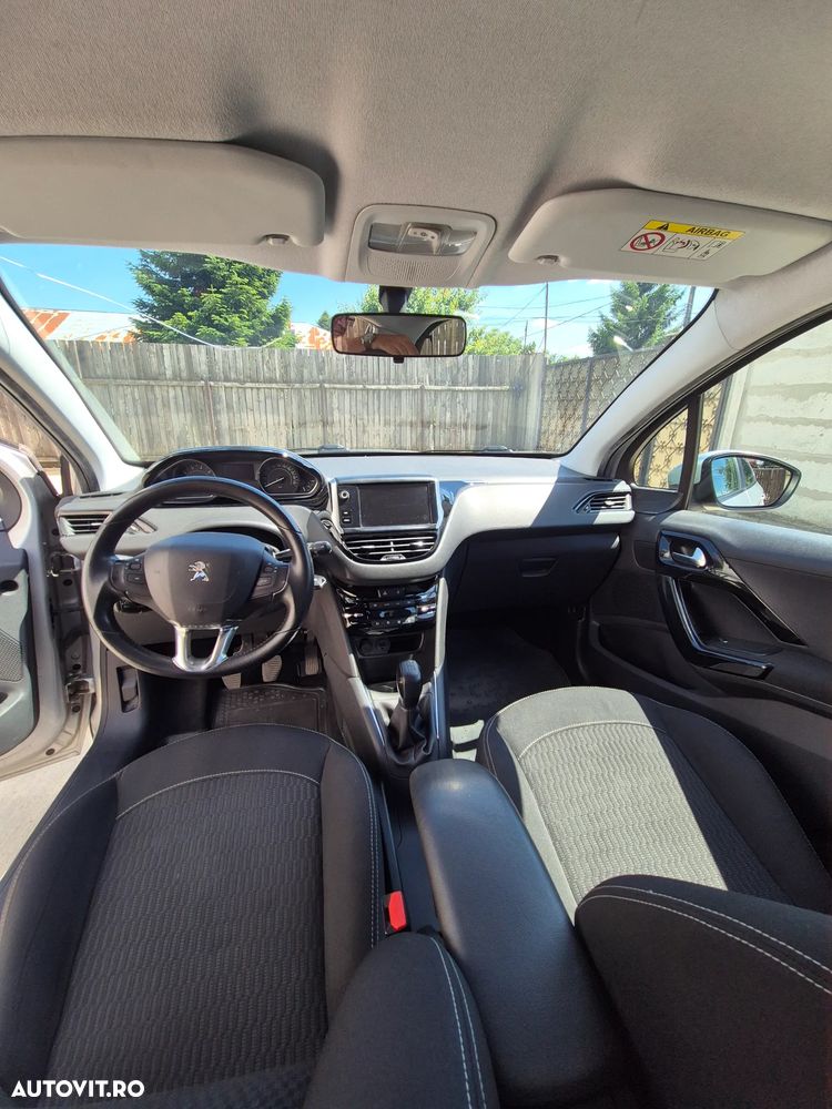 Peugeot 208 1.2 L PureTech Allure - 14