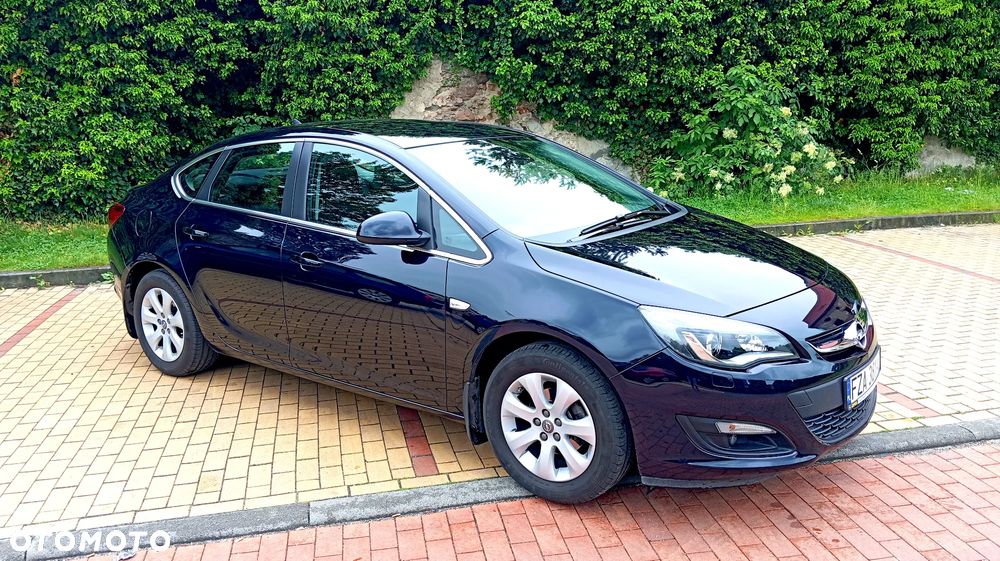 Opel Astra 1.6 Executive EU6 - 3