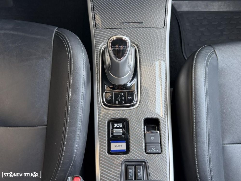 Mitsubishi Outlander 2.0 Instyle Navi - 19