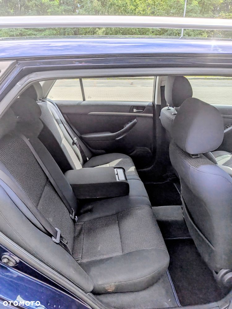 Toyota Avensis - 8
