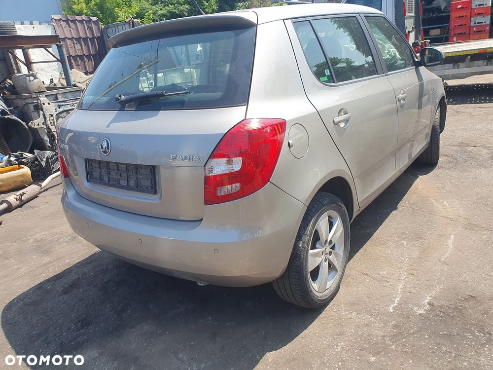 Fabia 2  na części silnik zderzak lampa prawa przód drzwi szyba - 7