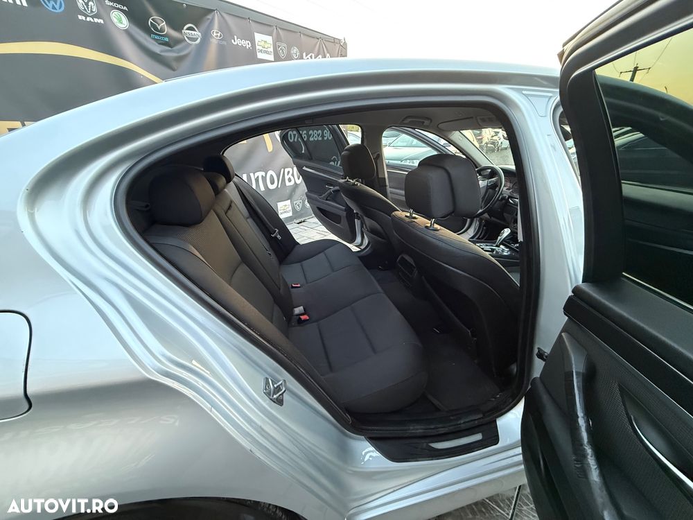 BMW Seria 5 530d xDrive - 8