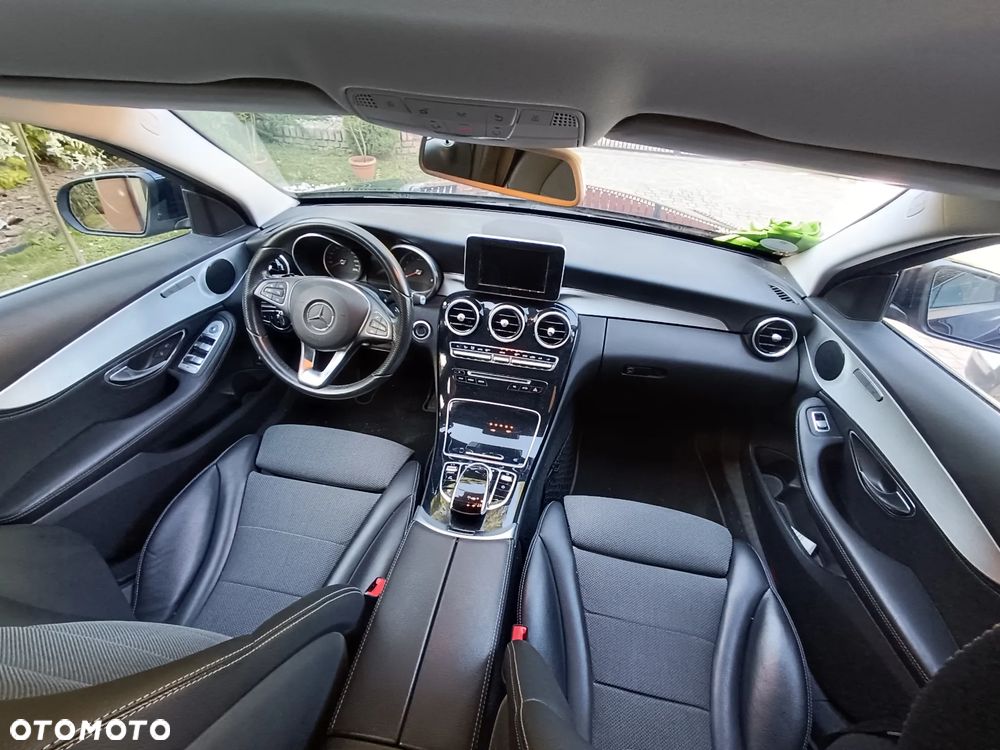 Mercedes-Benz Klasa C 180 7G-TRONIC Exclusive - 31