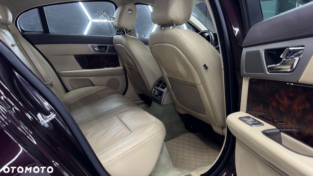 Jaguar XF 3.0 V6 D Premium Luxury - 10