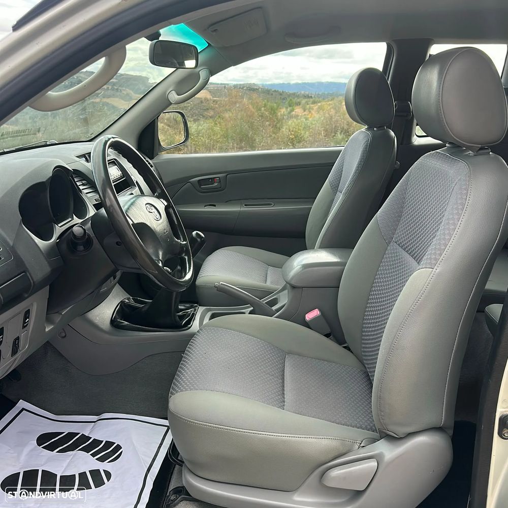 Toyota Hilux 2.5 D-4D 120 CV 4x4 - 4 Lugares - 21