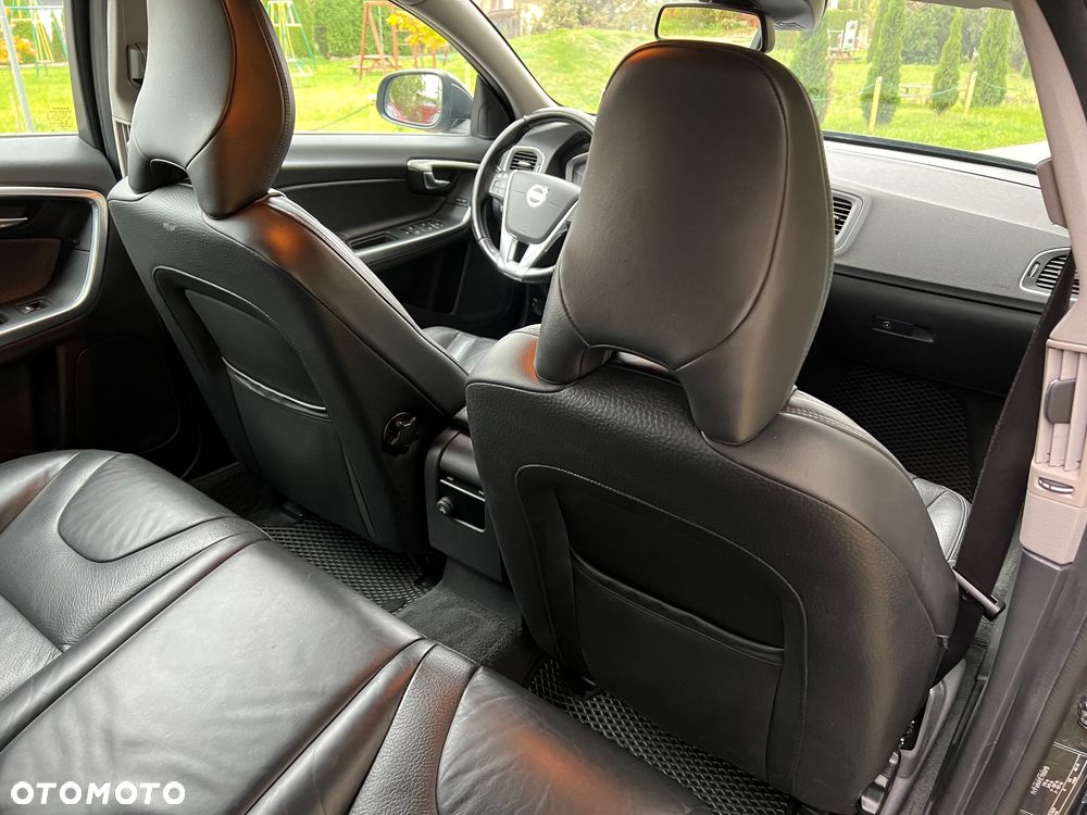 Volvo V60 D2 Summum - 9