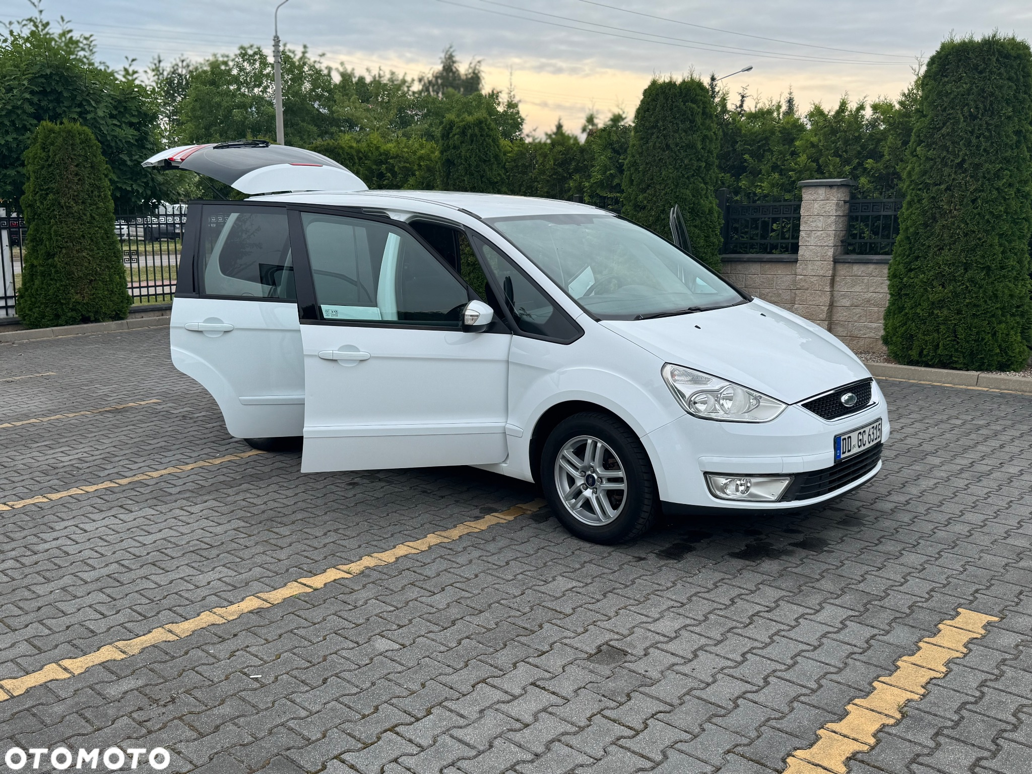 Ford Galaxy 2.0 Concept - 16