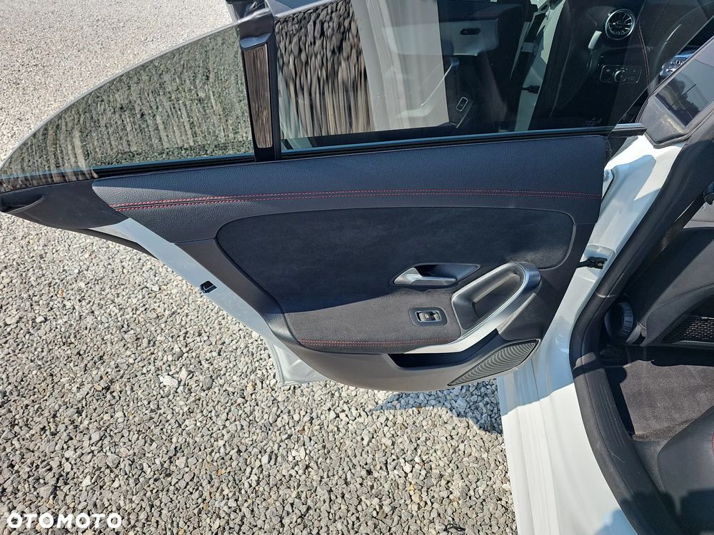 Mercedes-Benz CLA 200 d AMG Line 8G-DCT - 23