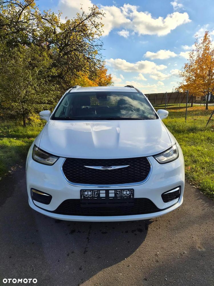 Chrysler Pacifica 2022 photo 2