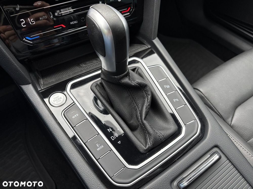Volkswagen Passat - 20