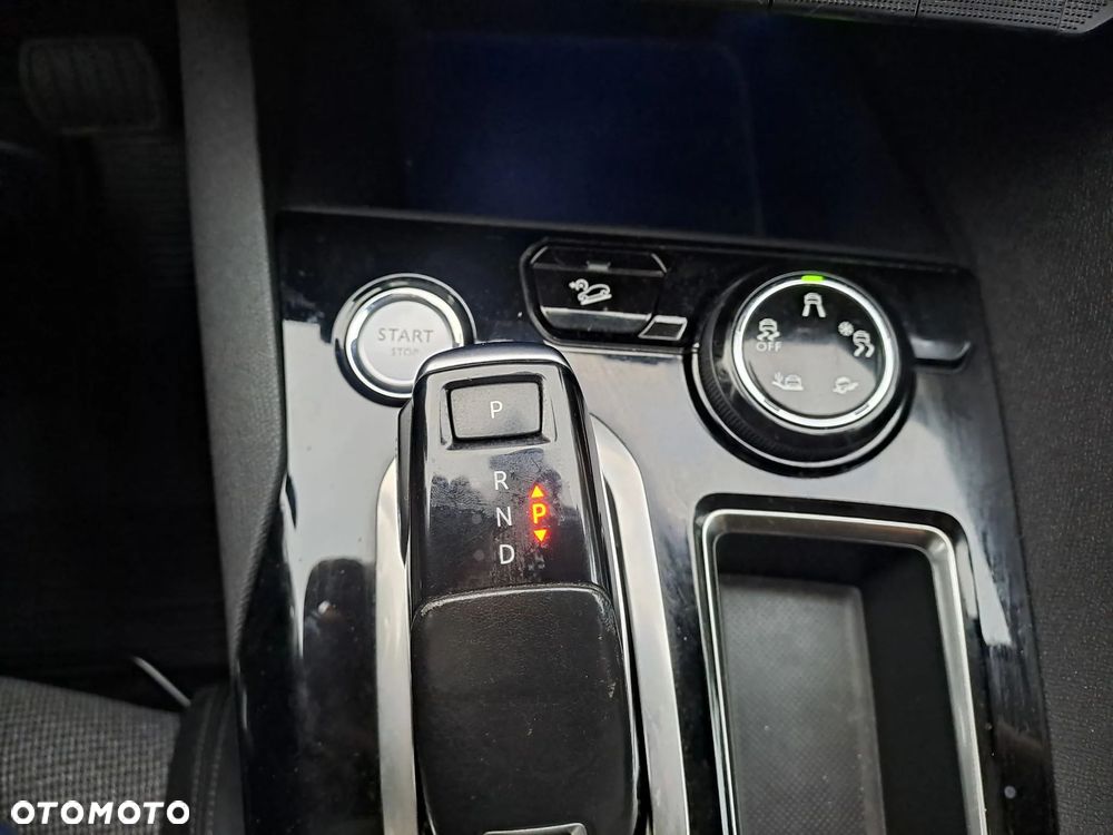 Peugeot 3008 1.2 PureTech Active S&S EAT6 - 24