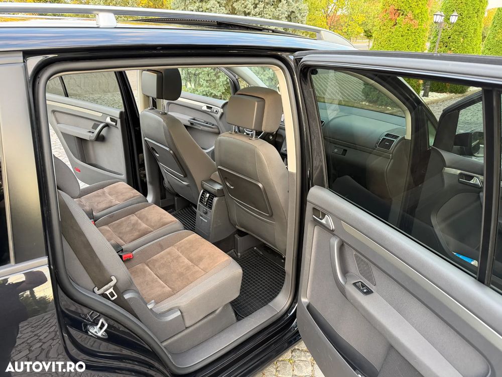 Volkswagen Touran 2.0 TDI DSG Highline - 11