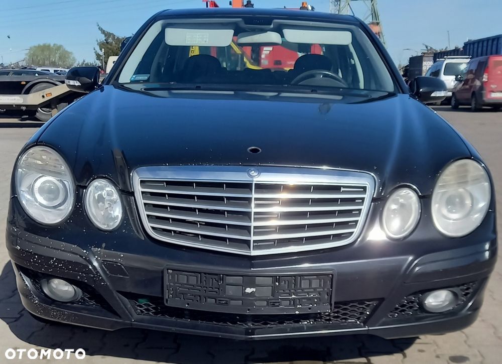 Mercedes E 320 CDi ( W211) części klapa drzwi zderzak kod lakieru C197 lampa reflelektor felgi wyposażnie wnętrza skrzynia biegów - 5
