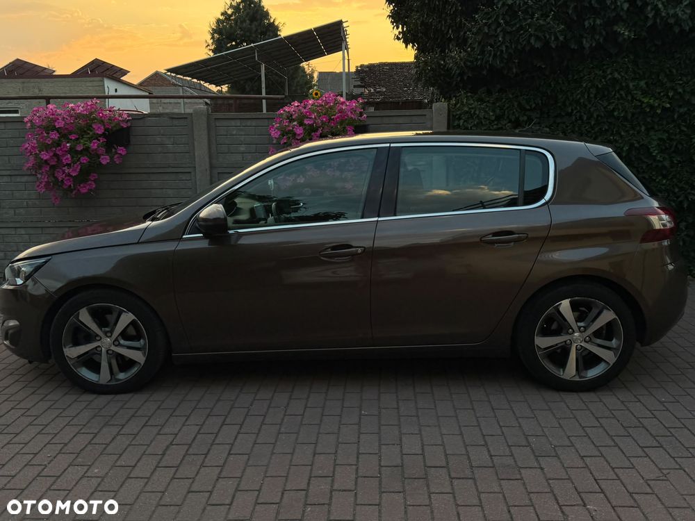 Peugeot 308 - 8