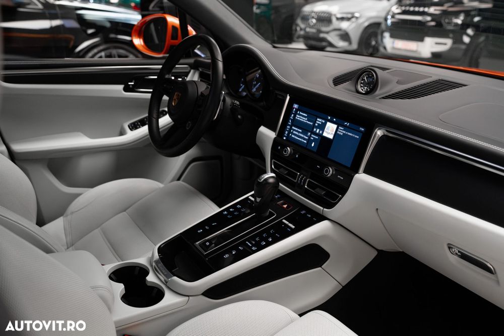 Porsche Macan T - 35