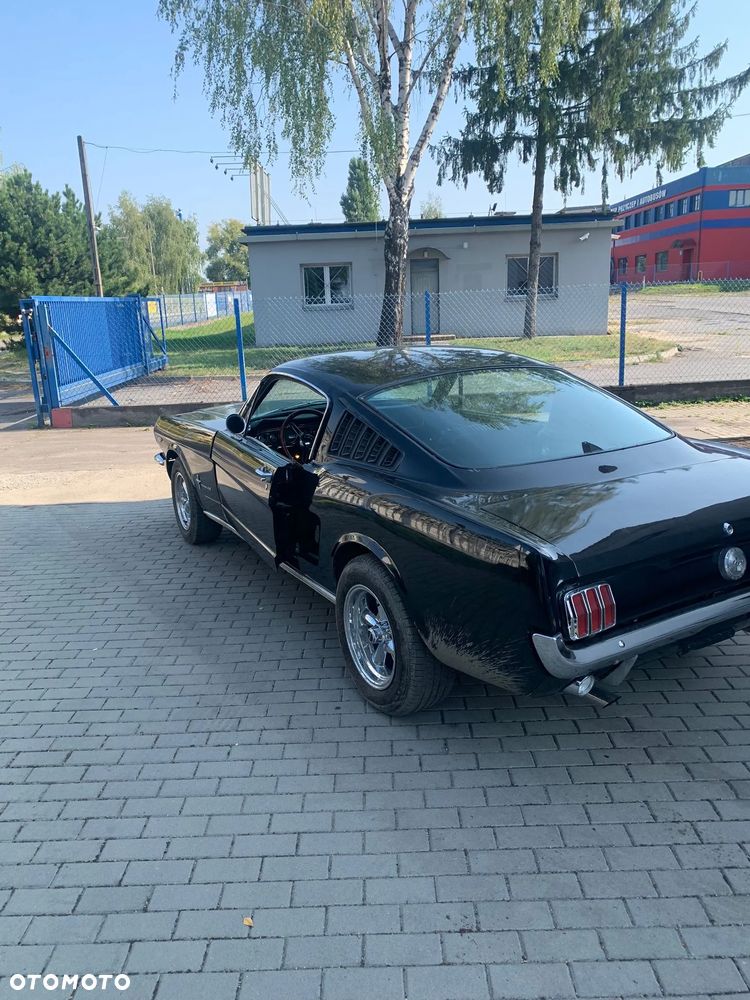 Ford Mustang - 34