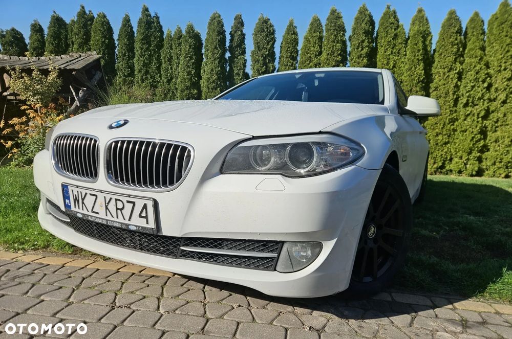 BMW 5 Series 2011 photo 2