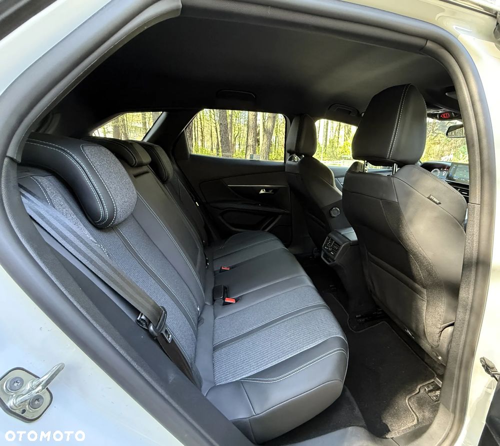 Peugeot 3008 1.5 BlueHDi Allure Pack S&S EAT8 - 26