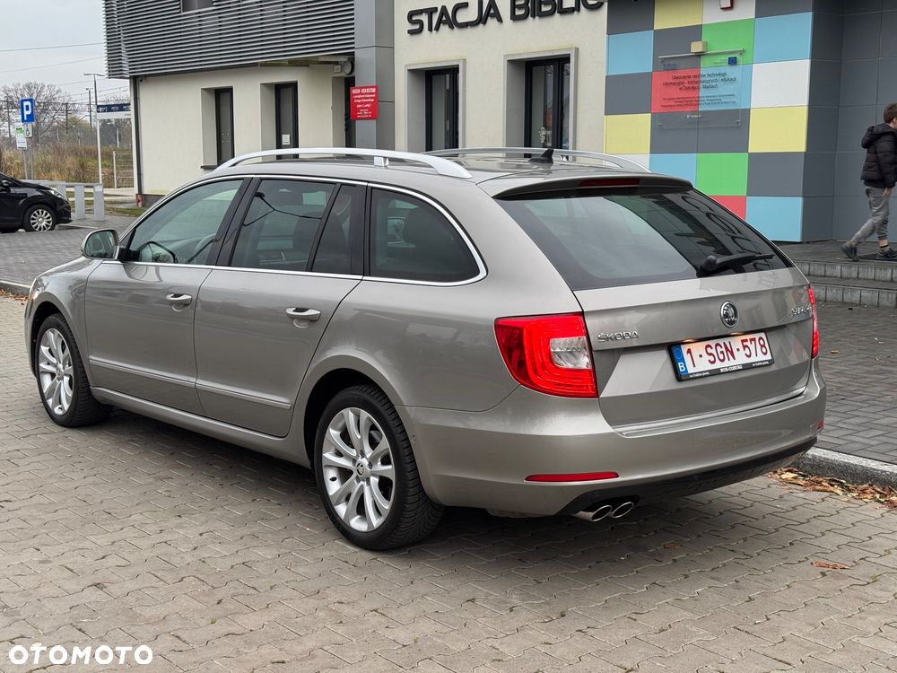 Skoda Superb 2.0 TDI Elegance DSG - 9