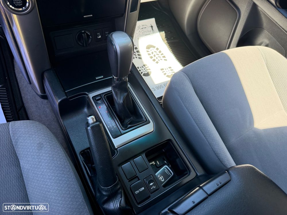 Toyota Land Cruiser Prado - 12