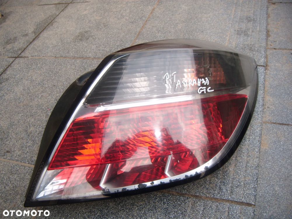 opel astra h 09r GTC  lampa prawy  tył - 1