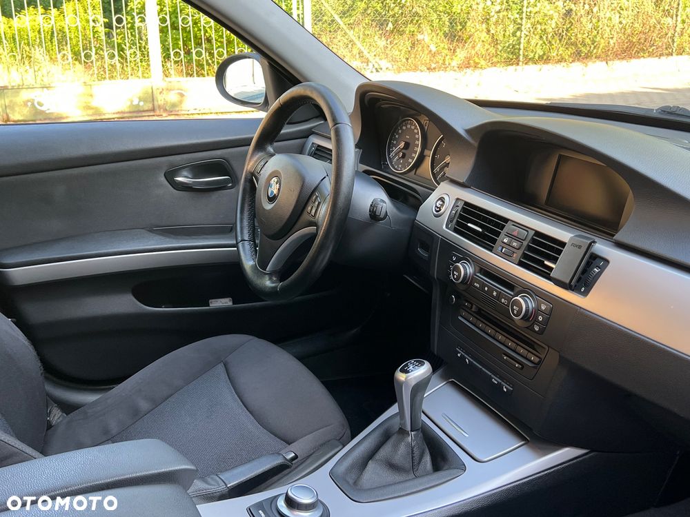 BMW Seria 3 318i - 21
