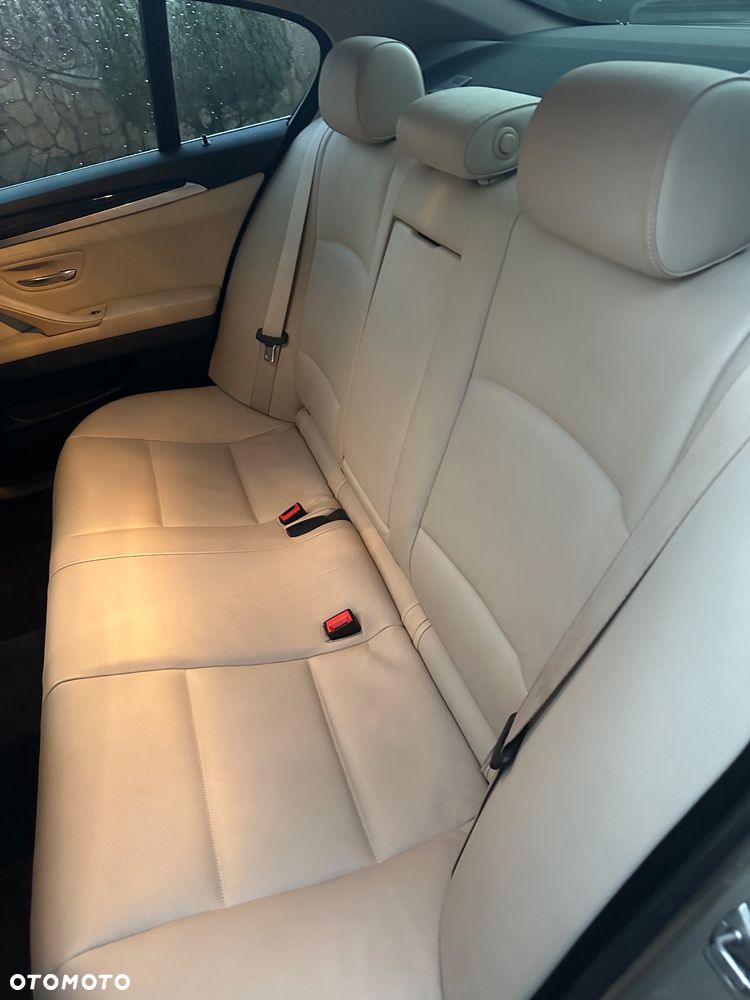 BMW Seria 5 528i Sport-Aut - 23