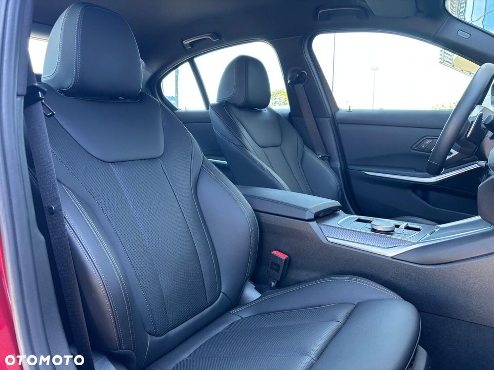 BMW Seria 3 318i M Sport - 17