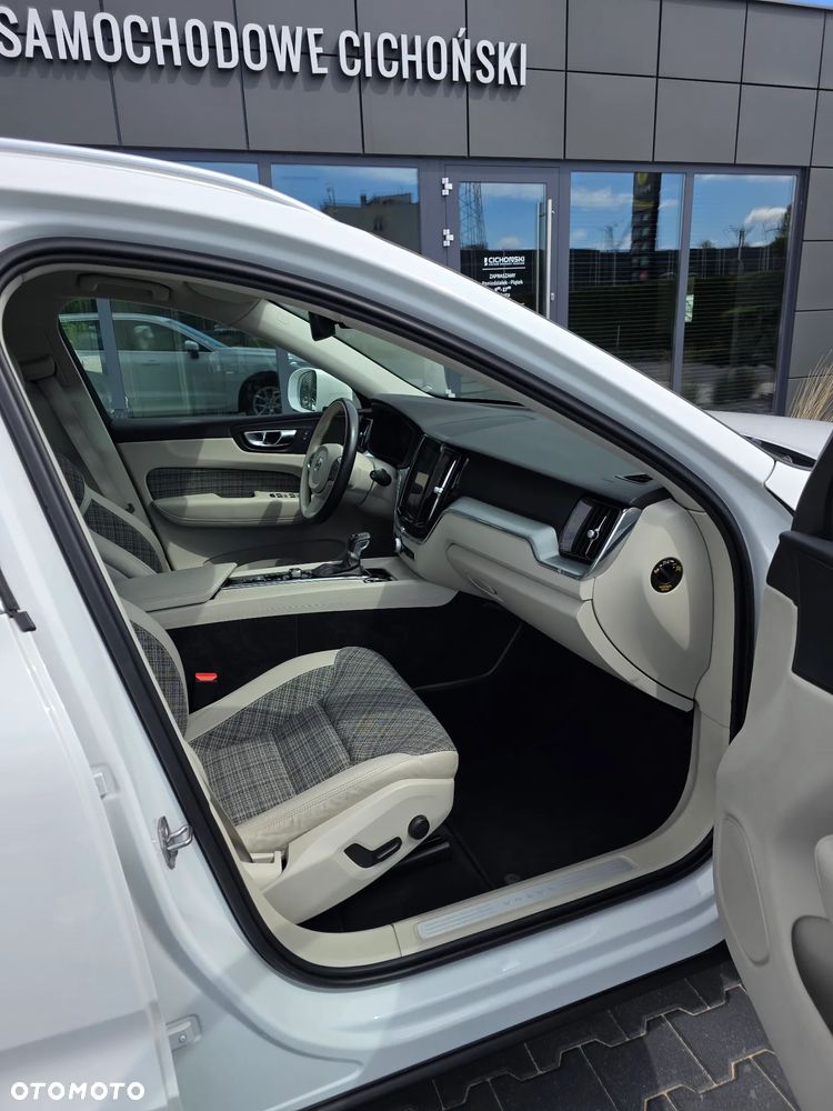 Volvo XC 60 T4 Momentum Pro - 38