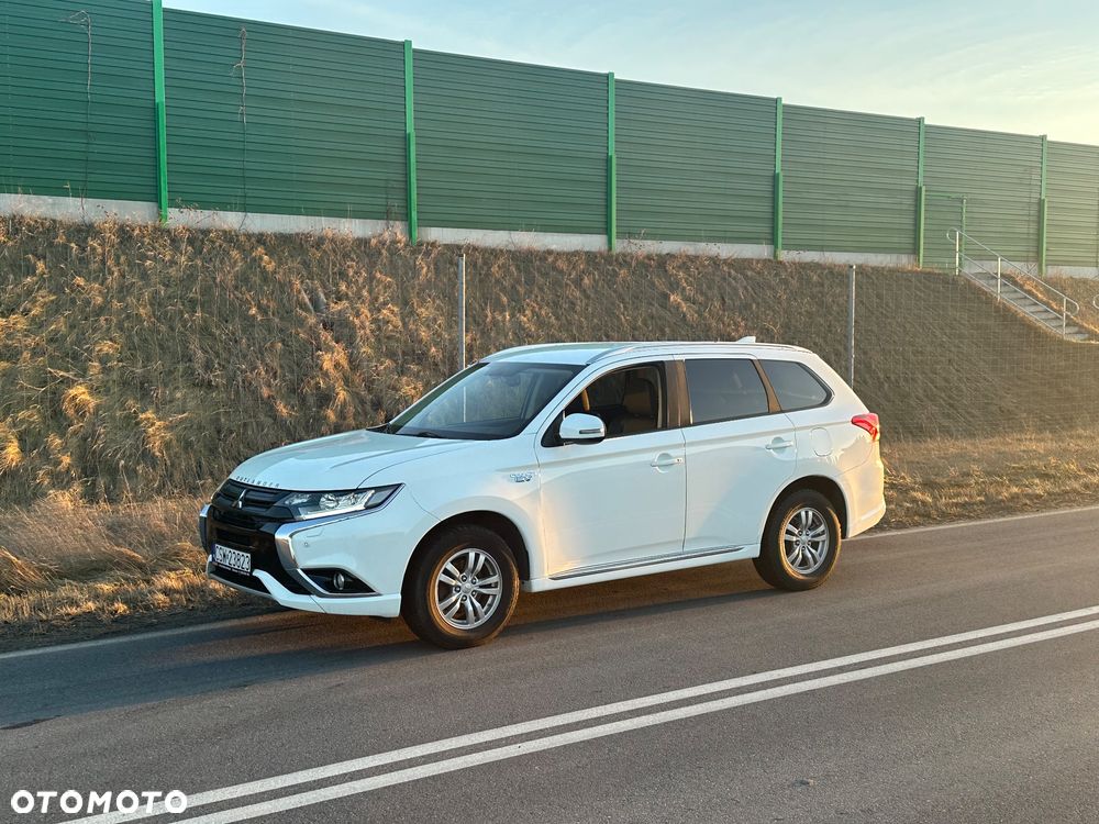 Mitsubishi Outlander 2.0 4WD Plus - 12