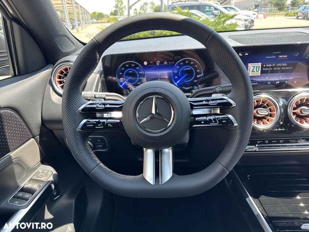 Mercedes-Benz EQB - 10