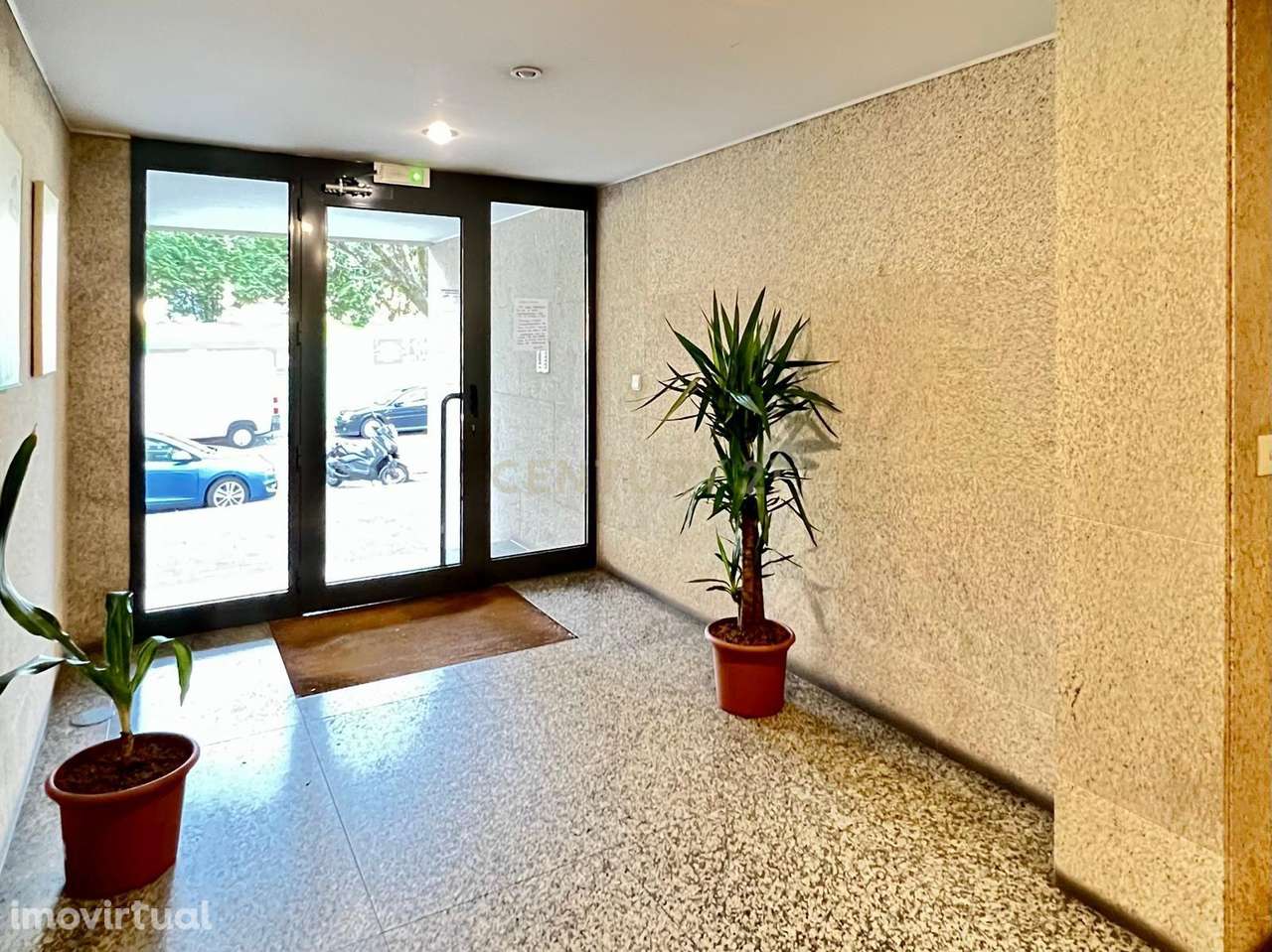 Apartamento T2 na Senhora da Hora | Junto ao Metro de Estação Senhora - Grande imagem: 4/60