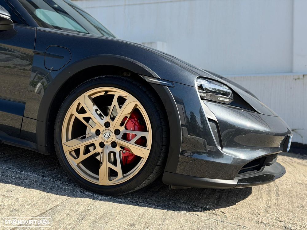 Porsche Taycan Cross Turismo 4S - 13