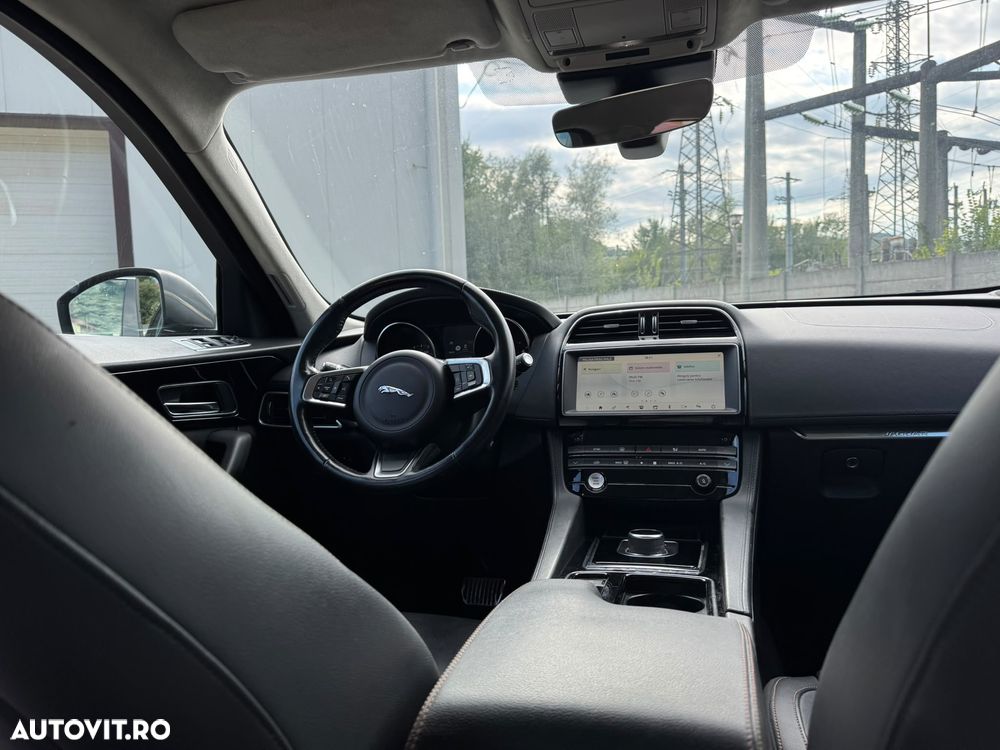 Jaguar F-Pace 20d AWD Aut. Prestige - 6