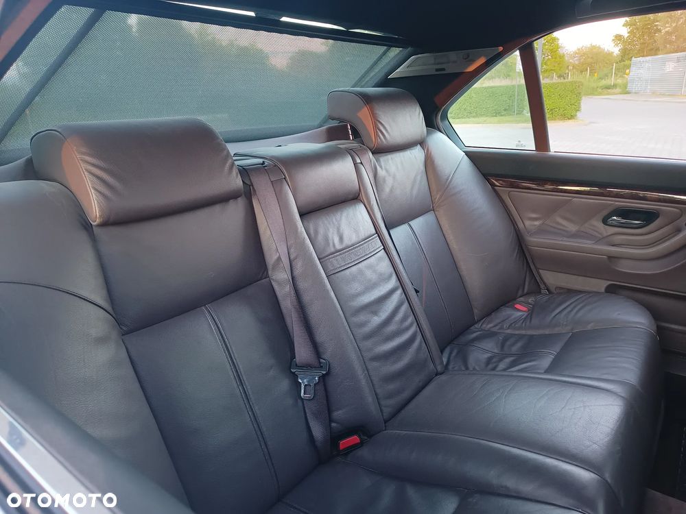 BMW Seria 7 740i V8 - 27