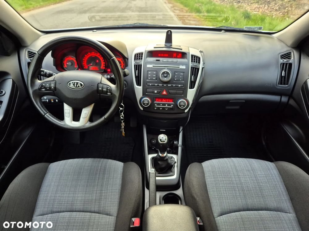 Kia Ceed - 4