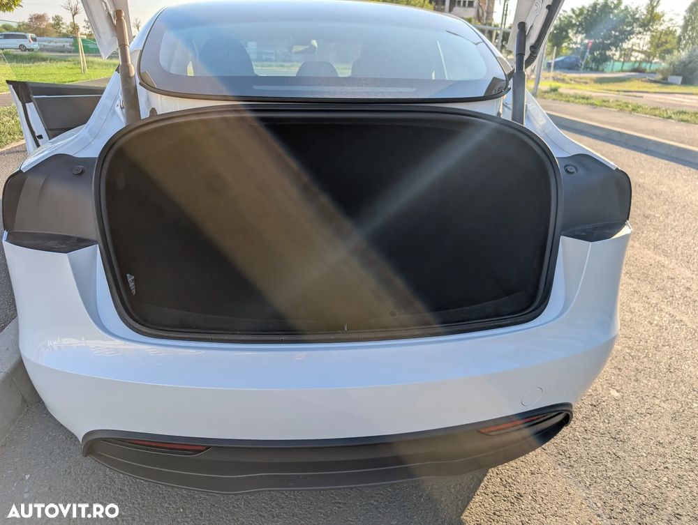 Tesla Model 3 RWD - 12