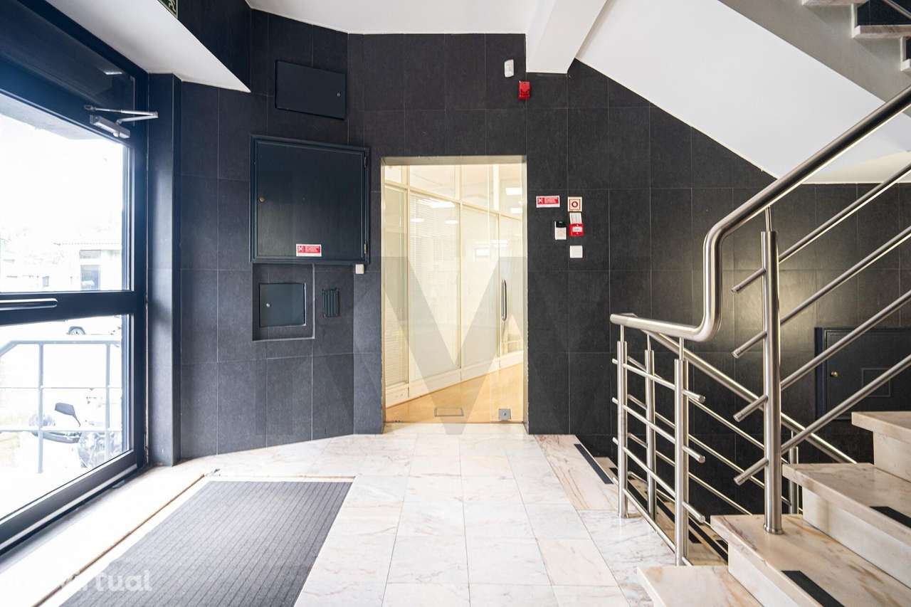 Espaço de Escritório com 100 m2 em Linda-a-Velha, Oeiras - Grande imagem: 2/7