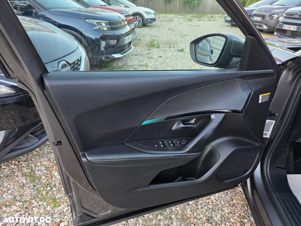 Peugeot 2008 PureTech 130 EAT8 GT - 22
