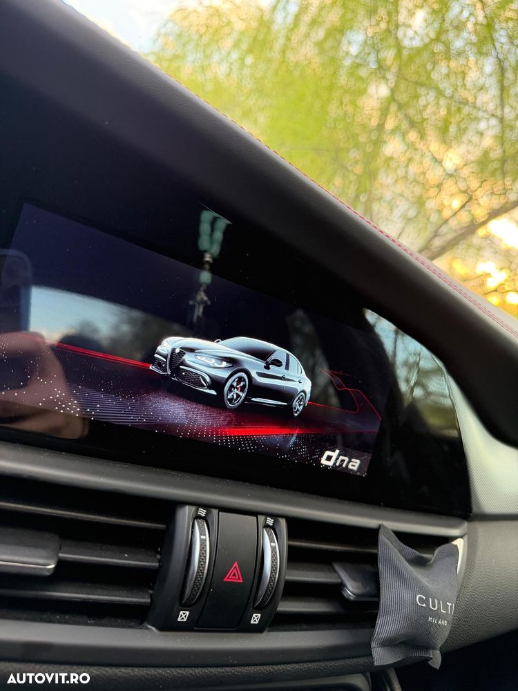 Alfa Romeo Giulia 2.0 Turbo 16V AT8-Q4 Competizione - 22