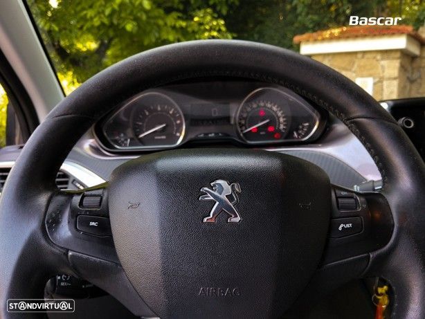 Peugeot 2008 1.6 e-HDi Allure - 25