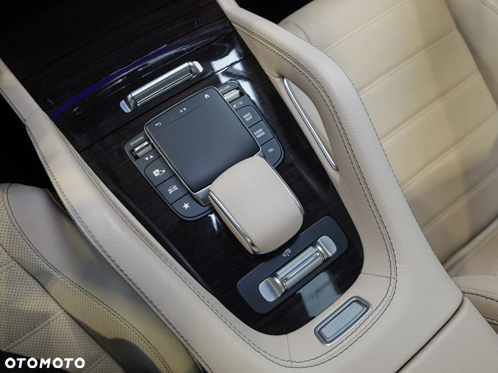 Mercedes-Benz GLS - 29