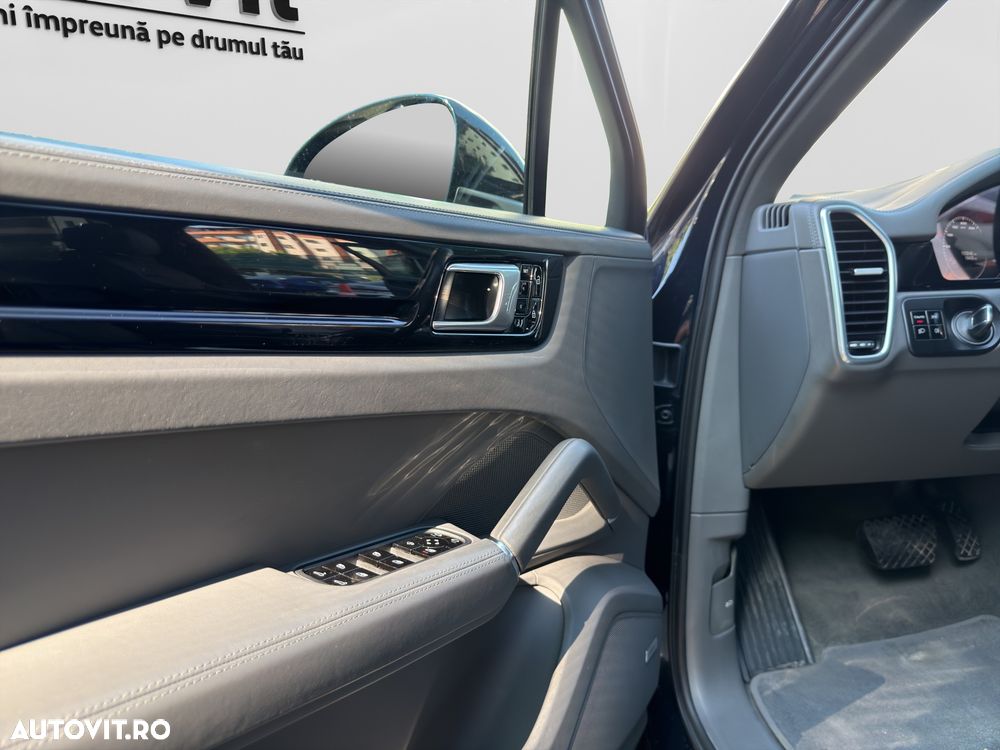 Porsche Cayenne Tiptronic S - 10