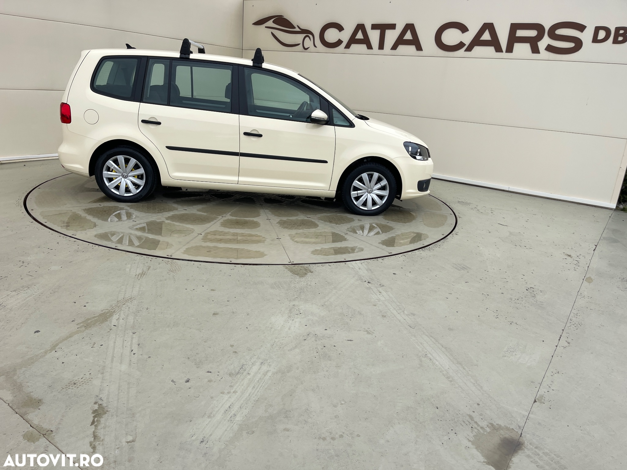 Volkswagen Touran 2.0 TDI DSG Comfortline - 18