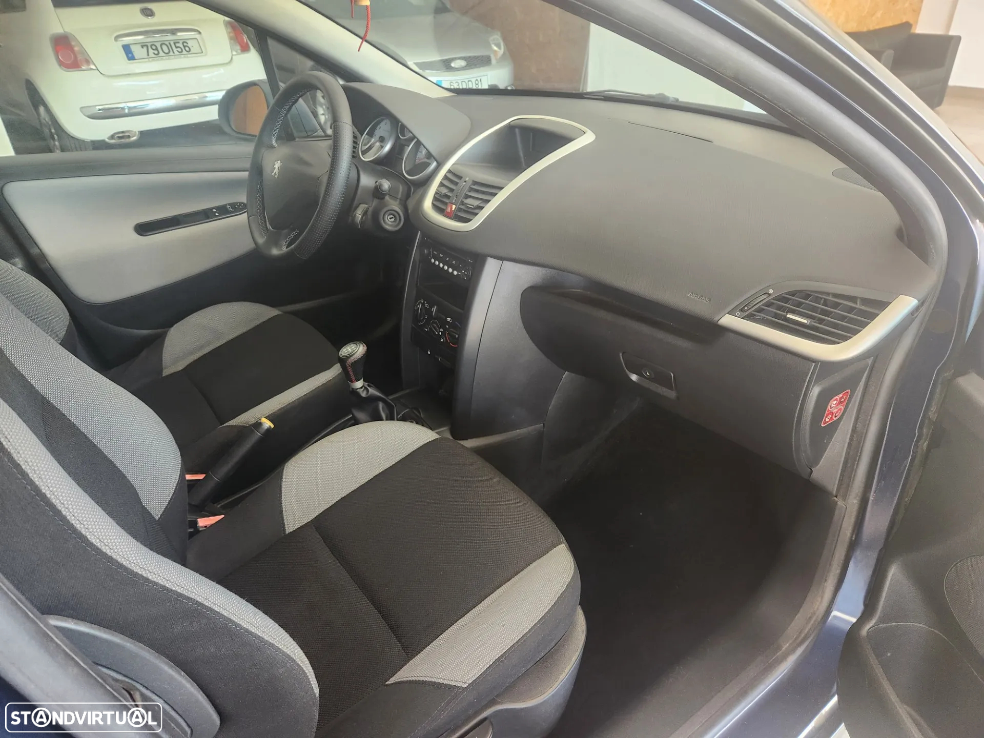 Peugeot 207 1.4 16V Trendy - 20